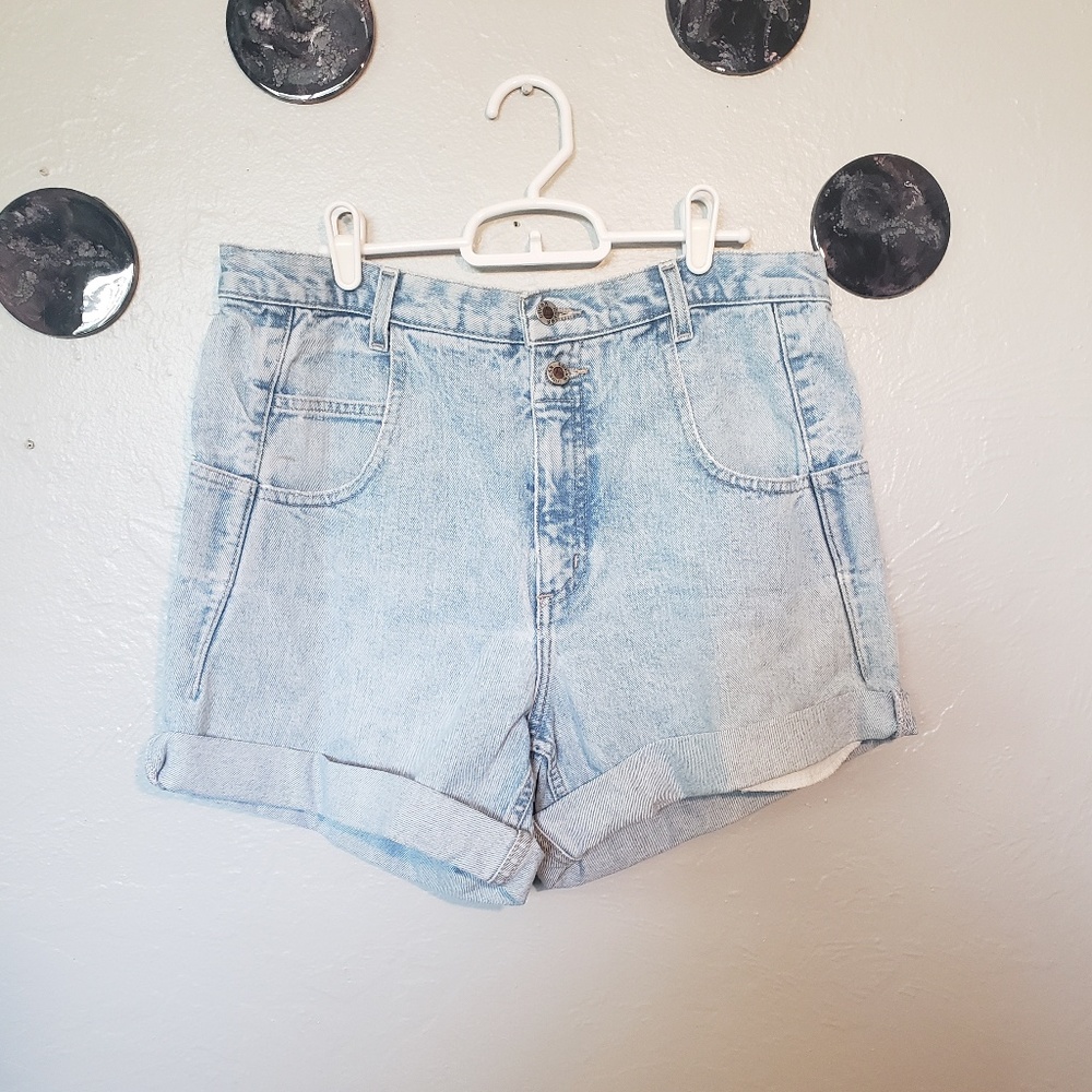 Guess vintage high rise mom jean shorts
